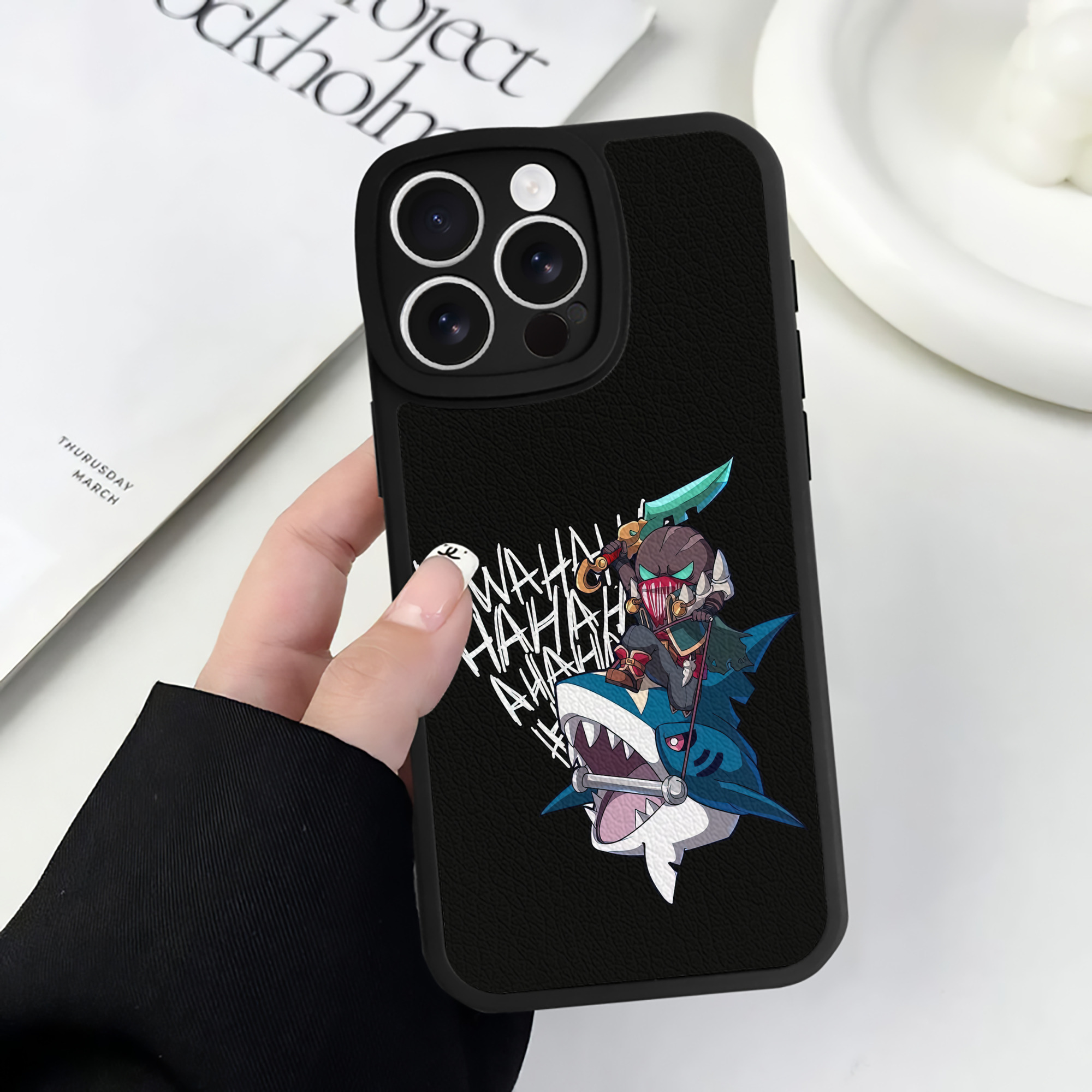 （画像用） リーグ・オブ・レジェンド League of Legends LOL 【iPhone 16シリーズ対応】シリコンスマホケース（レザー調） 材質：シリコン